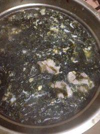 美味的紫菜瘦肉蛋花汤