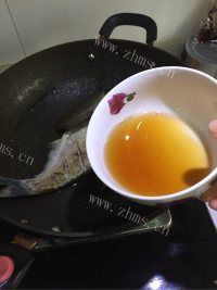 自制红烧野生鳊鱼做法图解4)
