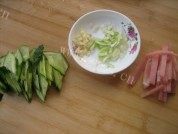 木耳炒黄瓜做法图解2)