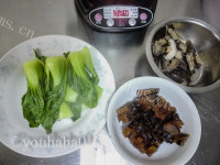 美味的腊肉煲仔饭做法图解4)