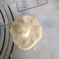 自制枣泥菊花酥做法图解10)