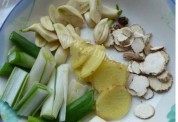 美味的蘑菇炖鸡做法图解3)