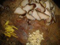 家常菜芥蓝炒腊肉做法图解3)
