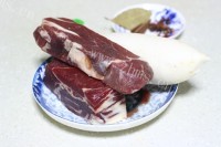 质嫩爽口的牛腩炖萝卜做法图解1)