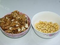 美味的核桃豆浆做法图解2)