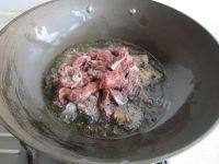 色香味俱全的牛肉抓饭做法图解6)