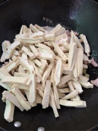 美味的香干炒肉做法图解9)