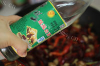 美味的香辣炒虾尾做法图解10)