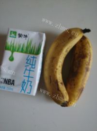自制香蕉奶昔做法图解1)