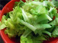 家常菜芹菜炒猪肚做法图解1)