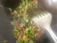 咸甜适中的芹菜炒牛肉做法图解9)