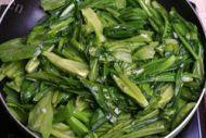 美味可口的豆豉鲮鱼油麦菜做法图解7)