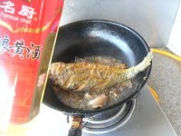 家常菜酱焖黄花鱼做法图解9)