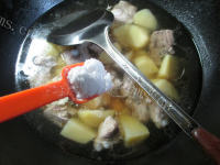 质嫩爽口的土豆烧排骨的做法图解六