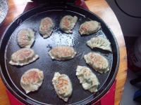好吃的韭菜虾米煎饺做法图解11)