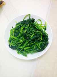 热腾腾的清炒菠菜做法图解6)