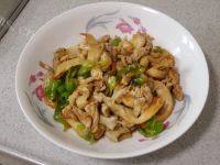 家常菜平菇炒肉丝