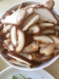 美味的香菇豆腐汤做法图解2)