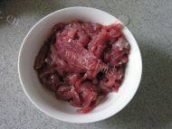 家常菜香菇炒肉丝做法图解2)