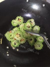 色香味俱全的苦瓜炒蛋做法图解3)