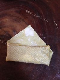 可口的虾仁腐皮包做法图解9)