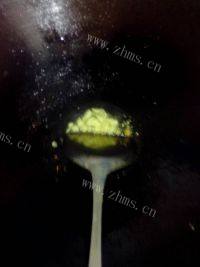 易做的香肠炒荷兰豆做法图解2)