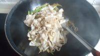 好吃的芹菜炒豆皮做法图解11)