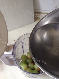 清凉的葡萄沙冰做法图解5)