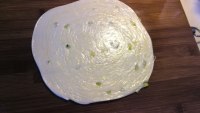 自制葱油薄饼做法图解12)