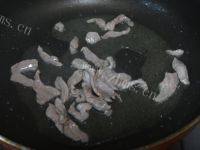 胡萝卜平菇炒肉丝做法图解4)