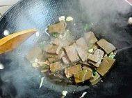 鸭血烧豆腐做法图解6)