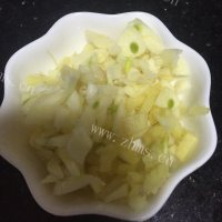 美味沙茶酱炒田螺做法图解3)