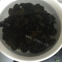 鲜嫩可口凉拌木耳做法图解1)