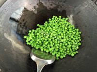 家常菜清炒豌豆做法图解7)