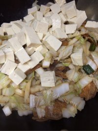 白菜炖豆腐做法图解7)