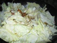 家常菜白菜炖肉做法图解8)