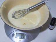 香甜可口的原味戚风蛋糕做法图解9)