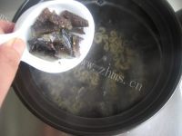 美味的酸辣海参汤做法图解9)
