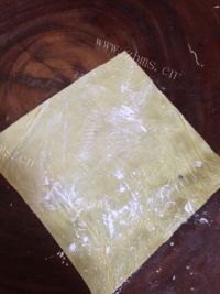 可口的虾仁腐皮包做法图解6)
