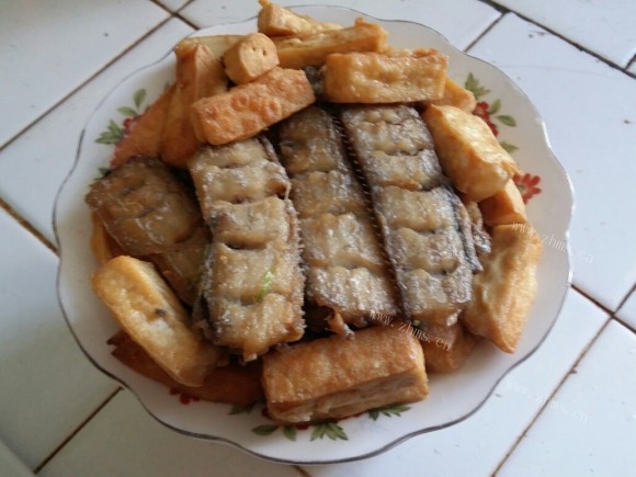 香喷喷的干煎带鱼