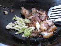 家常菜酸豆角炒肉做法图解7)