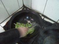 家常菜肉丝炒芹菜做法图解4)