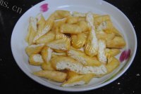 好吃的豆腐泡炒肉片做法图解1)