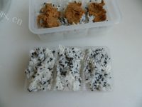 醇香芝麻肉松饭团做法图解3)