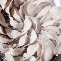 鲜美的香菇包菜瘦肉饺的做法图解七