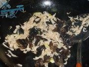 虾皮炒鸡蛋做法图解4)