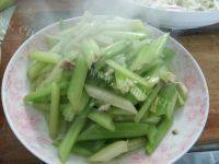 家常菜肉丝炒芹菜