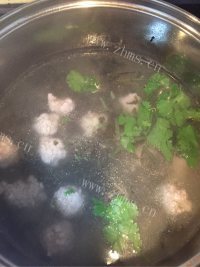 美味的紫菜肉丸汤做法图解5)