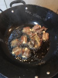 色泽鲜亮的酸甜排骨做法图解2)