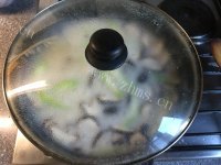美味的香菇丝瓜鸡粥做法图解9)
